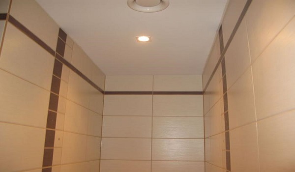натяжной потолок для туалета